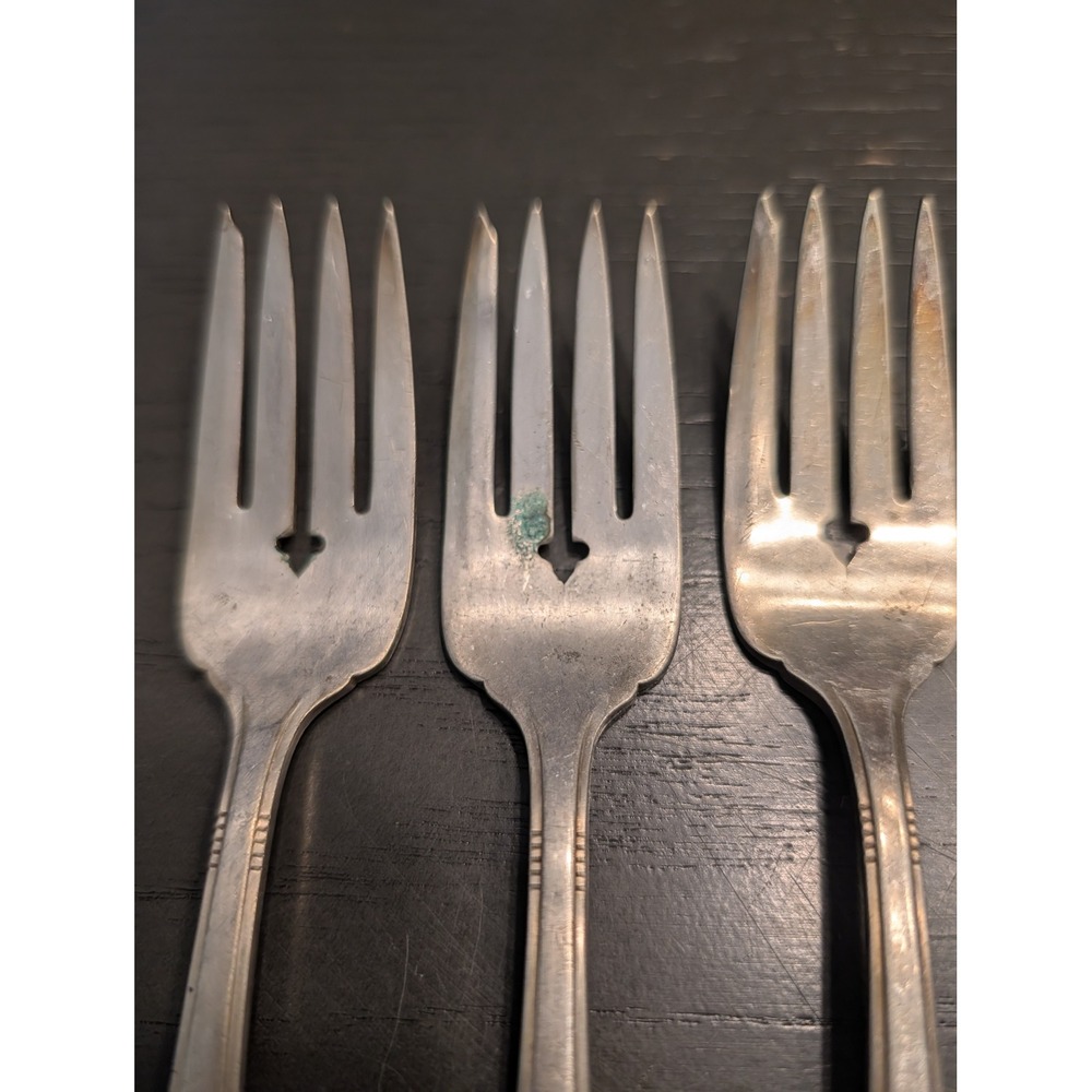 5 Vtg Oneida Tudor Plate Royal York Salad Forks 1937 Notched Tine Art Deco - Picture 3 of 4